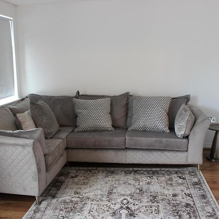 Lovely 2-Bedroom, 1 Bathroom Home, Sleeps 4 Londra Esterno foto