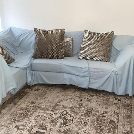 Lovely 2-Bedroom, 1 Bathroom Home, Sleeps 4 Londra Esterno foto