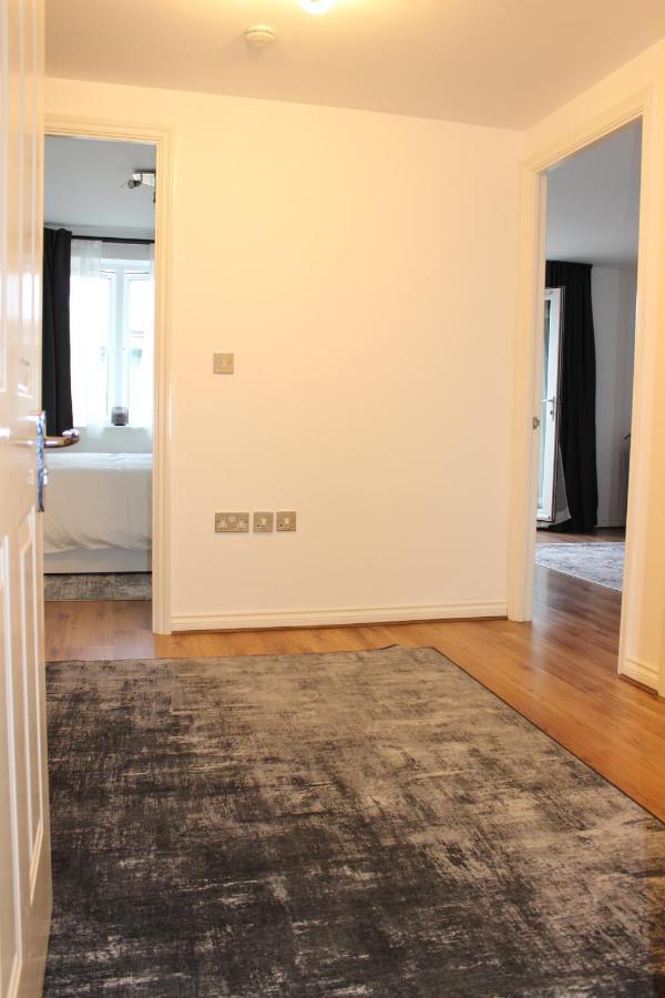 Lovely 2-Bedroom, 1 Bathroom Home, Sleeps 4 Londra Esterno foto