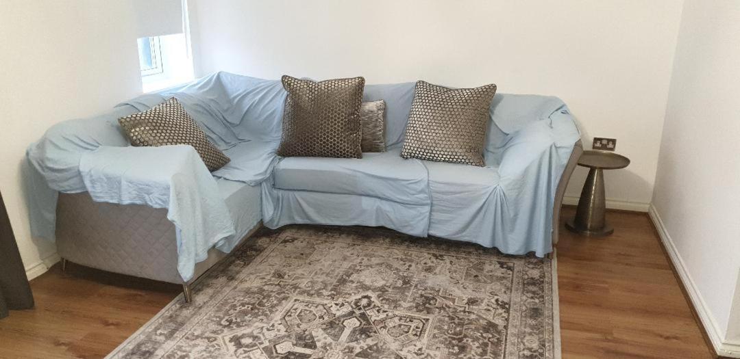 Lovely 2-Bedroom, 1 Bathroom Home, Sleeps 4 Londra Esterno foto